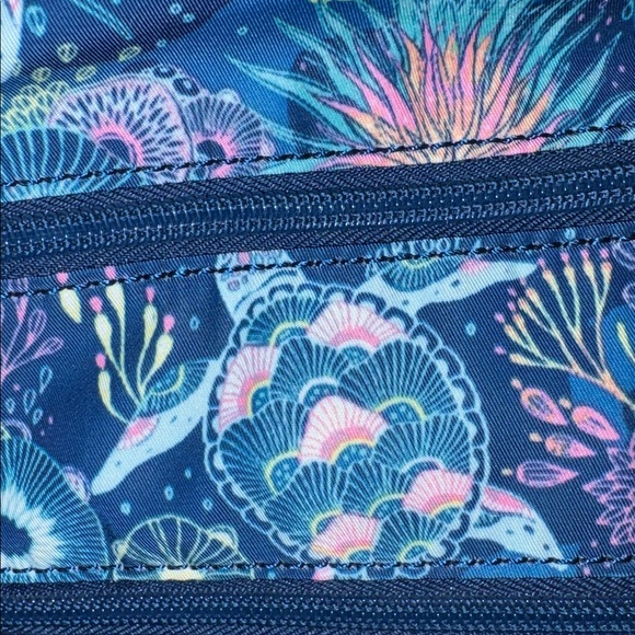 ๐ข Sakroots Basic Crossbody Bag in Royal Blue Seascape. Like new! - Picture 16 of 16